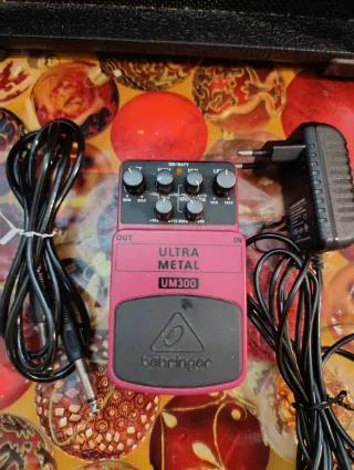 Behringer UM300 Ultra Metal Pedal de Distorsión