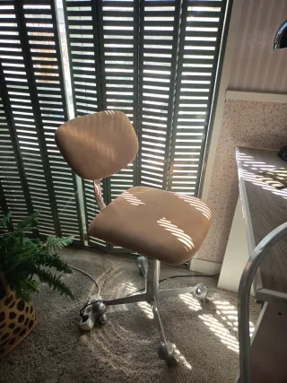 Silla de oficina vintage metal y ante simil