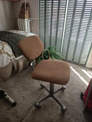 Silla de oficina vintage metal y ante simil