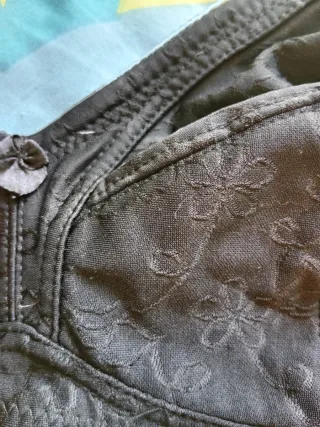 Sujetador negro bordado ESP/FR 125D, EUR 110D