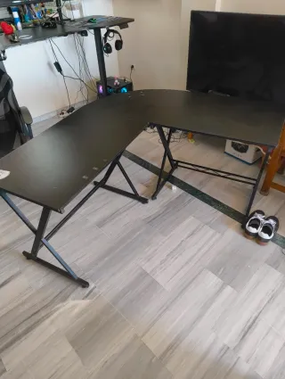 Mesa de escritorio en L