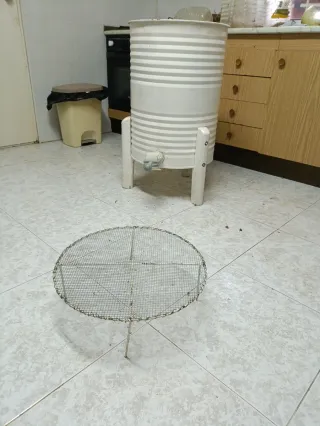 Utensilios de apicultura para obtener miel