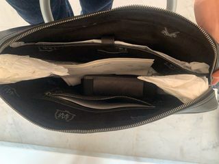 Maletín negro a estrenar