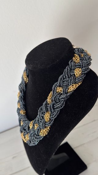 Collar Cuentas Negras y Doradas Trenzado