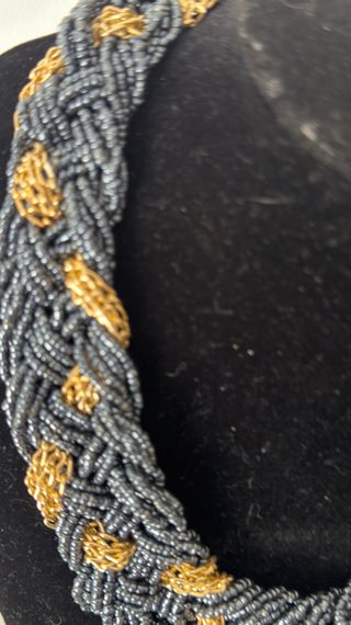 Collar Cuentas Negras y Doradas Trenzado