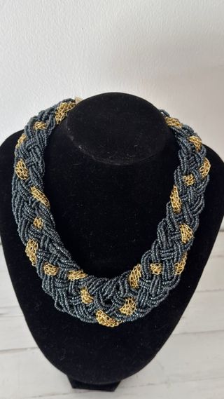 Collar Cuentas Negras y Doradas Trenzado