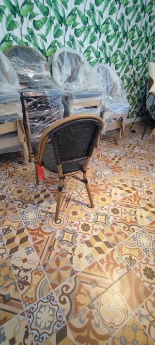 16 Sillas de terraza ratán y madera