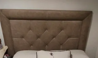 Cabecero de tela anti manchas asta abajo.