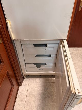 Frigorífico blanco con congelador