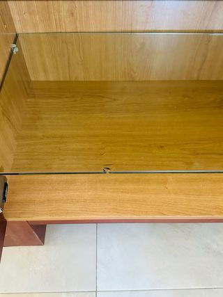 Mueble auxiliar madera vitrinas cristal