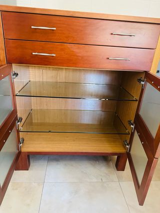 Mueble auxiliar madera vitrinas cristal
