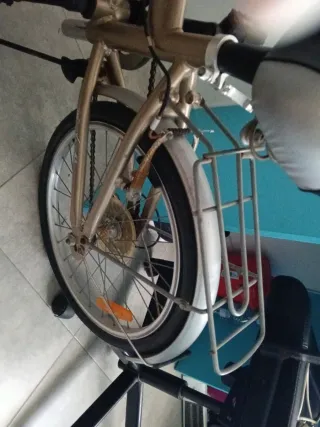 Bicicleta plegable color dorado