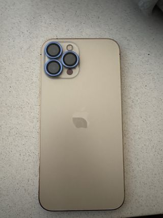 iPhone 12 Pro Max con funda