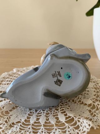 Figura NAO (Lladró) niña con cachorro