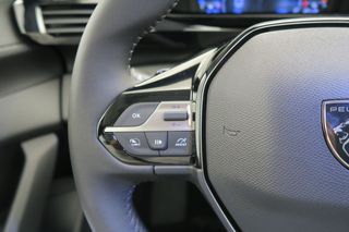 Peugeot 308 5P Active Hybrid 180 eEAT8