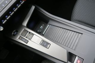 Peugeot 308 5P Active Hybrid 180 eEAT8