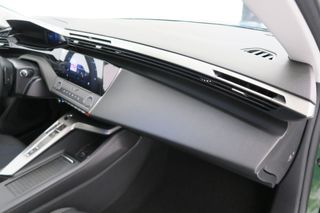 Peugeot 308 5P Active Hybrid 180 eEAT8