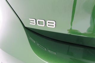 Peugeot 308 5P Active Hybrid 180 eEAT8