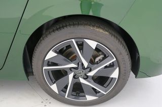 Peugeot 308 5P Active Hybrid 180 eEAT8