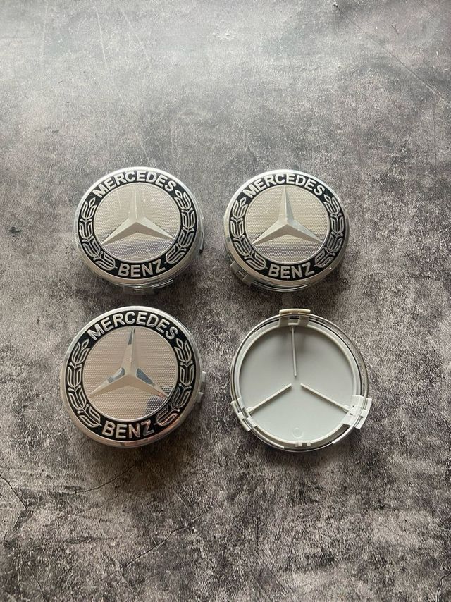 Tapabujes Mercedes Benz 75mm Negro Plata