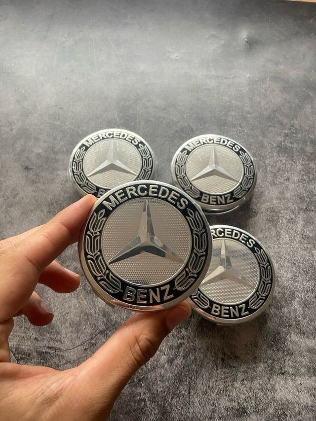 Tapabujes Mercedes Benz 75mm Negro Plata