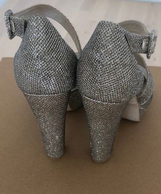 Sandalias KAREN MILLEN doradas y plateadas