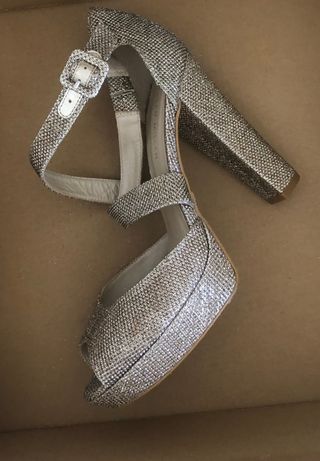 Sandalias KAREN MILLEN doradas y plateadas