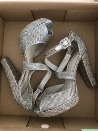 Sandalias KAREN MILLEN doradas y plateadas