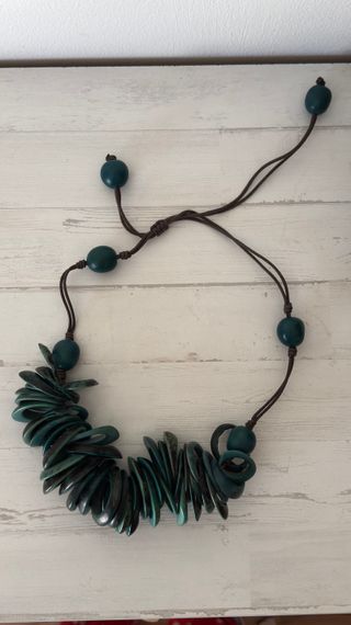 Collar artesanal con cuentas y discos