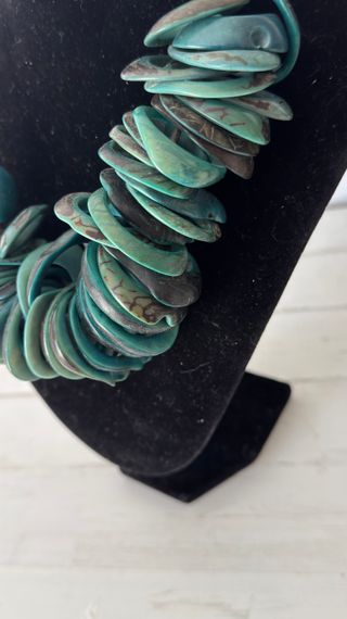 Collar artesanal con cuentas y discos
