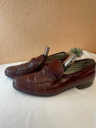 Zapatos de vestir marrones elegantes