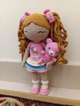 Muñeca crochet "niña con osito" Hecha a mano NUEVA