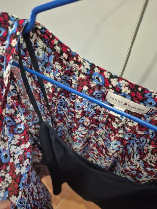 Blusa Tommy Hilfiger floral manga larga