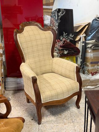 Butaca antigua retapizada madera maciza