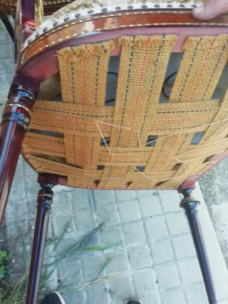 Juego de 2 sillas antiguas con bronce