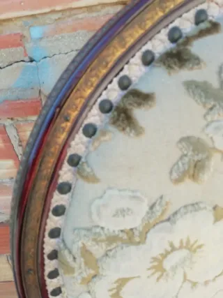 Juego de 2 sillas antiguas con bronce