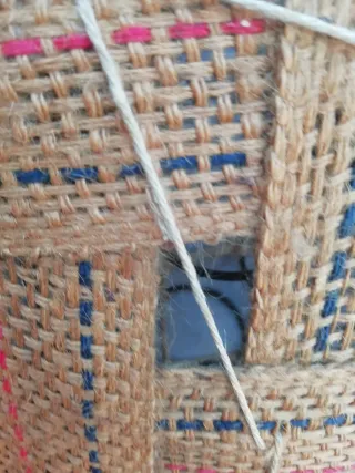 Juego de 2 sillas antiguas con bronce