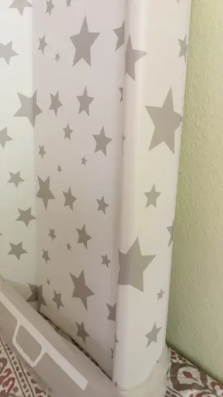 Cambiador de bebé con estrellas