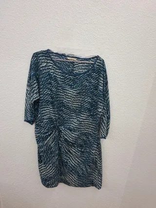 Vestido azul y blanco estampado