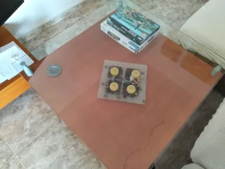 Mesa cuadrada de centro cristal y madera