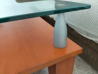 Mesa cuadrada de centro cristal y madera