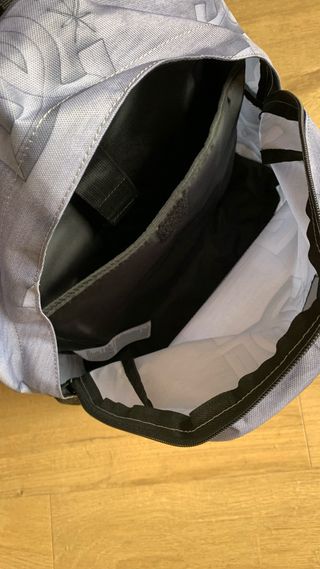 Mochila DC Shoes Gris y Negra