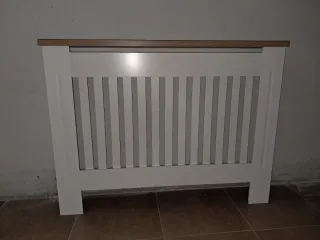 Cubre radiador de madera Vida Designs