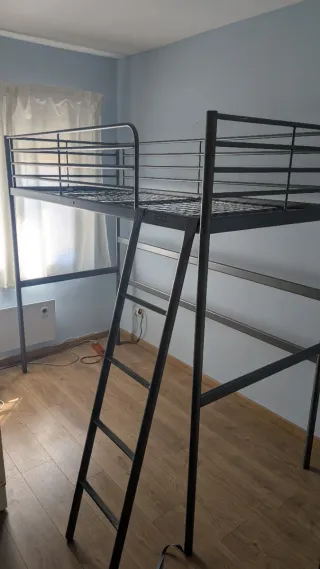 Cama alta individual Ikea metálica