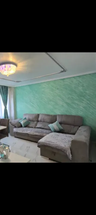 Sofá chaise longue con canapé