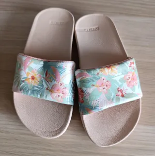 Chanclas niña Decathlon florales
