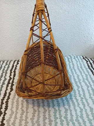 Cesta de mimbre para regalos