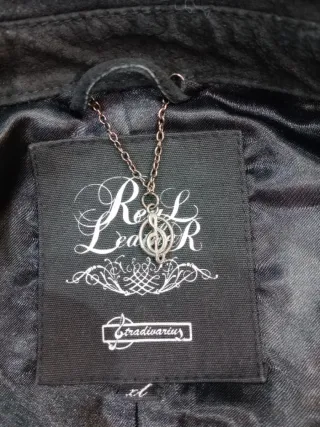 Chaqueta Stradivarius de ante negra para mujer