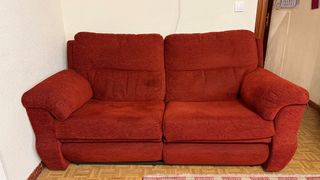 Sofá de tela rojo
