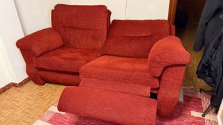 Sofá de tela rojo